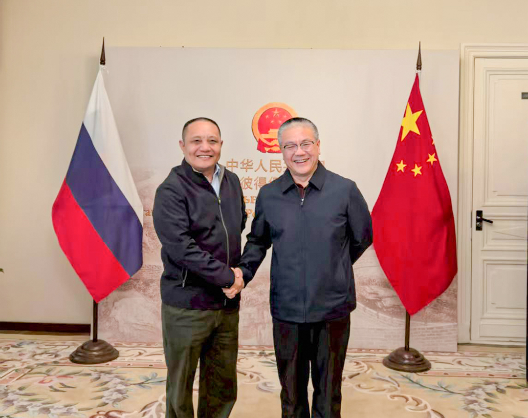 俄羅斯商務(wù)合作留影